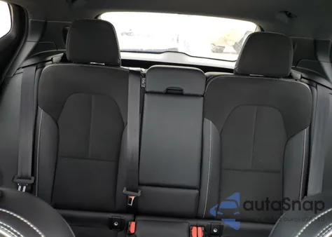 2021 Volvo Xc40 T5 R-Design z USA, uszkodzony, nr VIN YV4162UM6M2595553